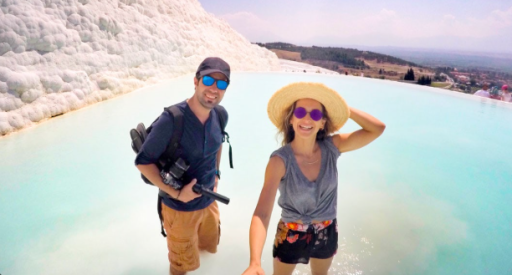 Pamukkale beyaz travertenlerde gün batımı manzarası