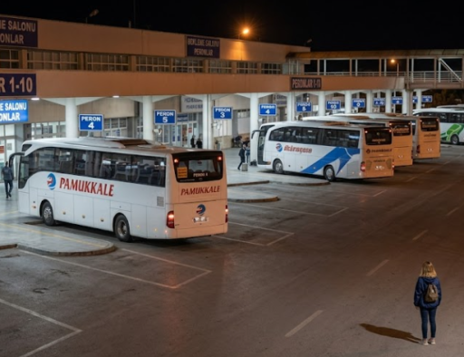 Şehirlerarası otogar peron numaraları ve bekleyen otobüsler